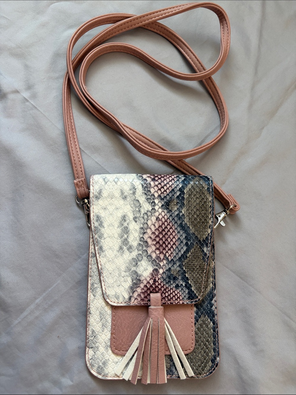 Snake print faux leather phone crossbody w/detachable pink strap